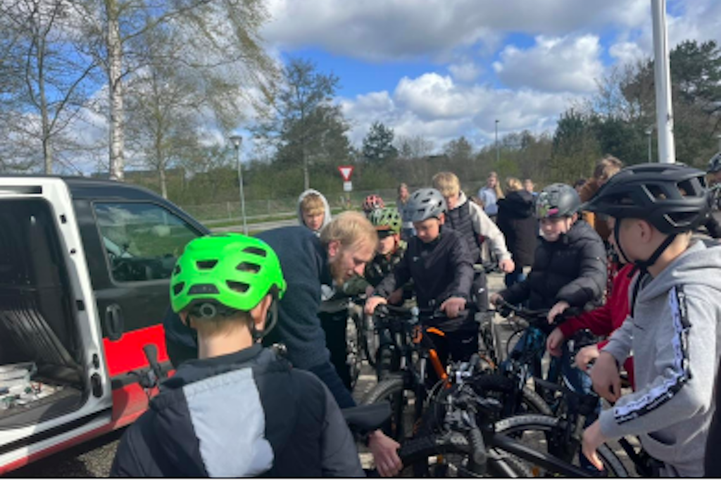 Mod Afståelse ~ side Elevrådet arrangerede Cykeltjek på Hadsund Skole - Mariagerfjordposten.dk