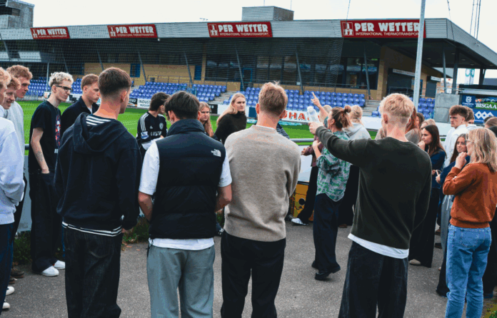 Elever fra Mariagerfjord Gymnasium samarbejder med Hobro IK om at skabe flere unge fans og nye oplevelser på DS Arena.