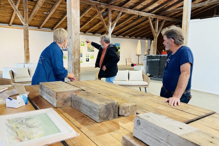 Det Røde Pakhus på Hobro Havn danner ramme om kunst, musik og kultur under Sommer i Pakhuset.
