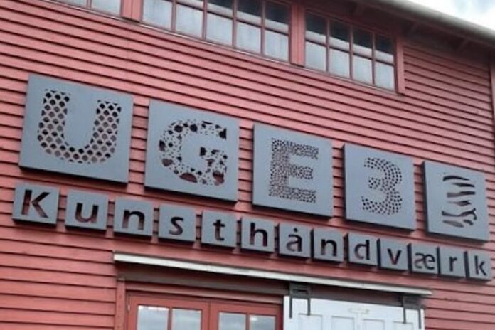 Udstilling i Det Røde Pakhus under UGE33 Hobro med design og kunsthåndværk.