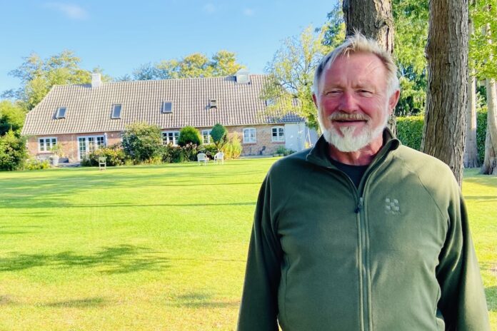 Jess V. Laursen portræt i natur ved Mariagerfjord som kandidat til kommunal- og regionsvalg.