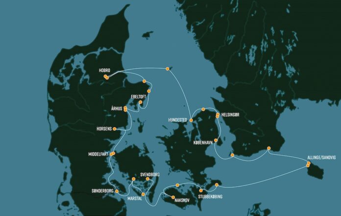 Museumsskibene VIKING og DE FIRE BRØDRE ved kaj med besøgende under arrangement i Hobro.