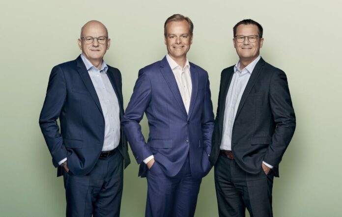 Adm. direktør Vagn Hansen fra Sparekassen Danmark præsenterer halvårsresultat og annoncerer ny direktørduo.