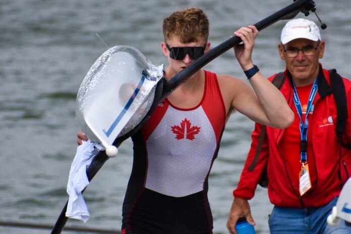 August Wisholm ror i singlesculler ved U23 EM i Prag, hvor han kvalificerer sig til A-finalen efter stærk semifinale.