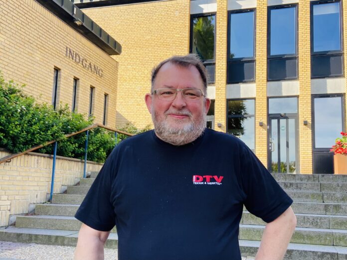 Asger Brorsen fra Venstre præsenterer sine visioner for erhvervsliv og udvikling i Mariagerfjord Kommune.