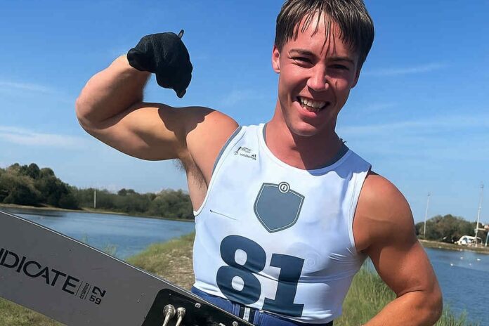 Oscar Domino i aktion ved VM i vandski med hop og slalom på højt niveau.
