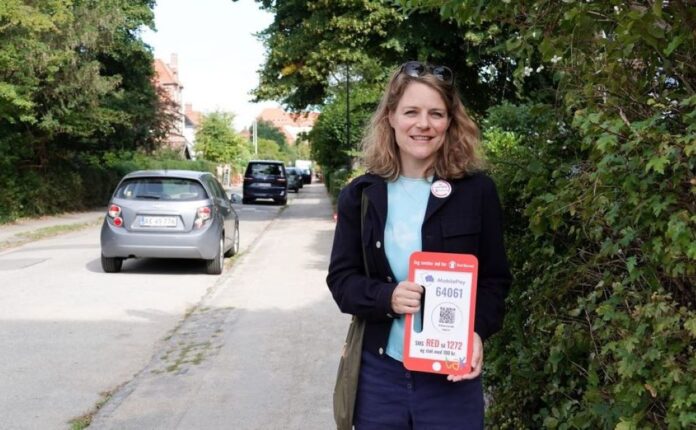 Frivillige indsamlere fra Red Barnet går fra dør til dør for at samle penge ind til udsatte børn i Danmark og verden.