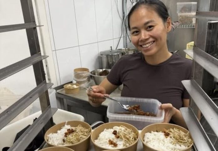 Thai nudelsuppe med oksekød serveret hos Hobro Brød i efterårsferien