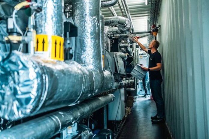 Industriel varmepumpeanlæg med fokus på grøn energi og effektiv varmeproduktion