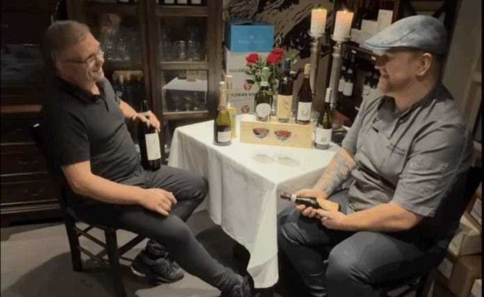 Italiensk vinsmagning med mad på Røverstuen i Rebild med nordjysk hygge