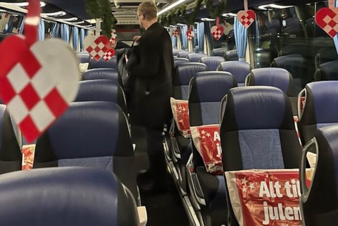 SPARs julebus fyldt med glade passagerer på vej hjem til jul
