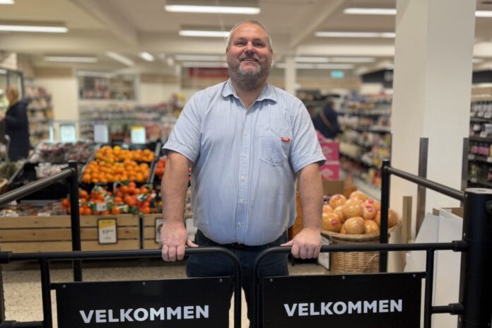 Uddeler Alex Mosbech Jensen i Brugsen Øster Hurup, der har opnået rekordomsætning og sat gang i nye investeringer.