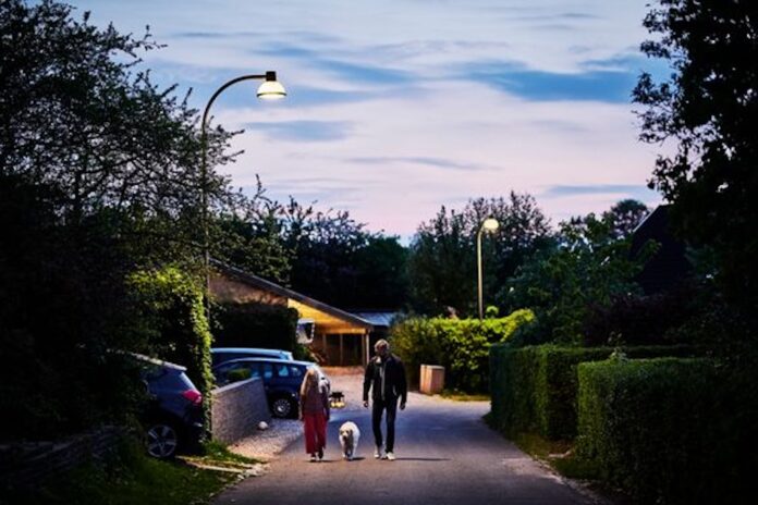 Hundelufter går i nabolaget og bidrager til nabohjælp og tryghed mod indbrud.