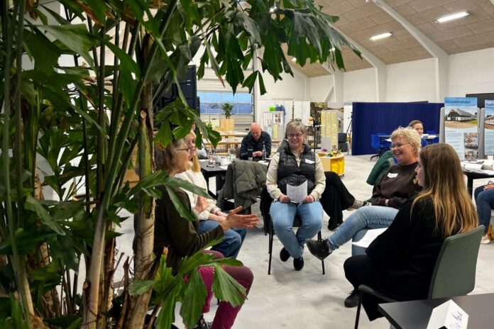 Sundhedsprofessionel gennemfører videosamtale som del af nordjysk e-sundhed