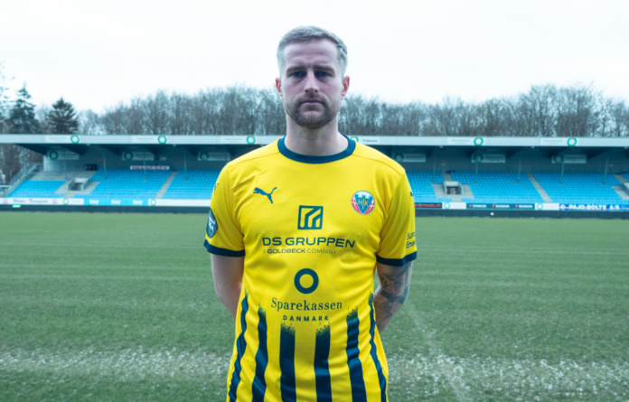 Mathias Haarup præsenteres som ny spiller i Hobro IK med den gule trøje