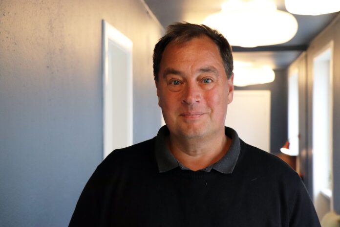 Morten Leth Jacobsen holder foredrag om at være far til en transkønnet datter på Hobro Bibliotek