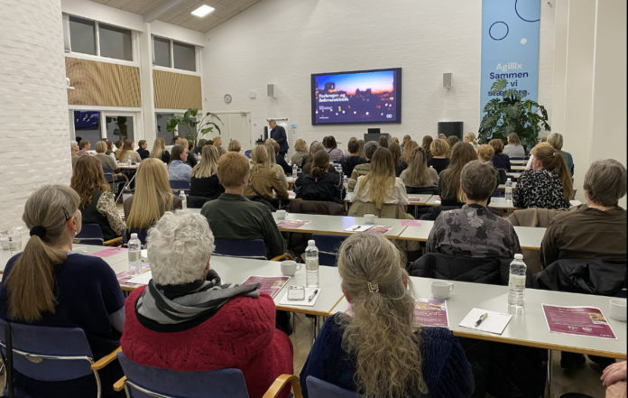 Partnere til landmænd deltager i inspirationsaften hos Agillix om livet med en landmand