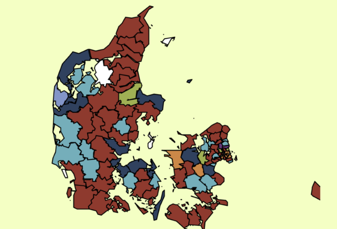 Unge politikere følger resultaterne ved Skolevalg 2026 på Christiansborg