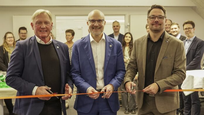 Borgmestrene fra Mariagerfjord, Rebild og Vesthimmerlands kommuner ved indvielsen af fælles indkøbsenhed i Hobro