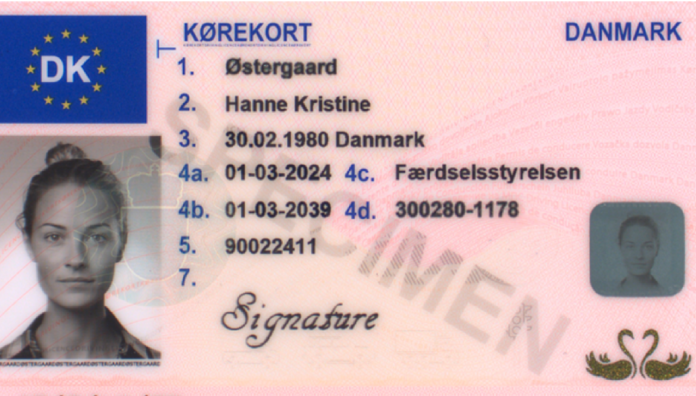 Dansker får fornyet sit kørekort i Borgerservice og viser gyldig legitimation