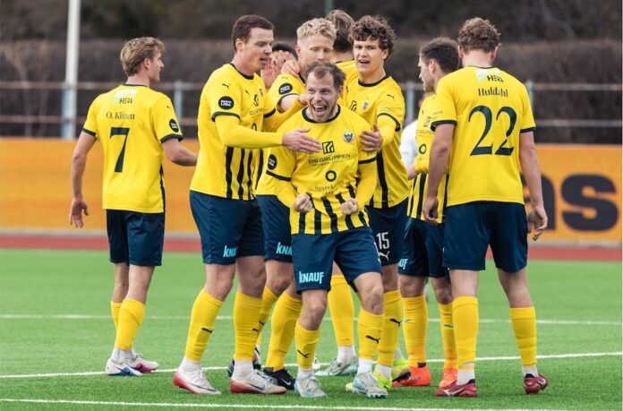 Runar Hauge jubler efter scoring for Hobro IK mod B.93 i Sundby Idrætspark