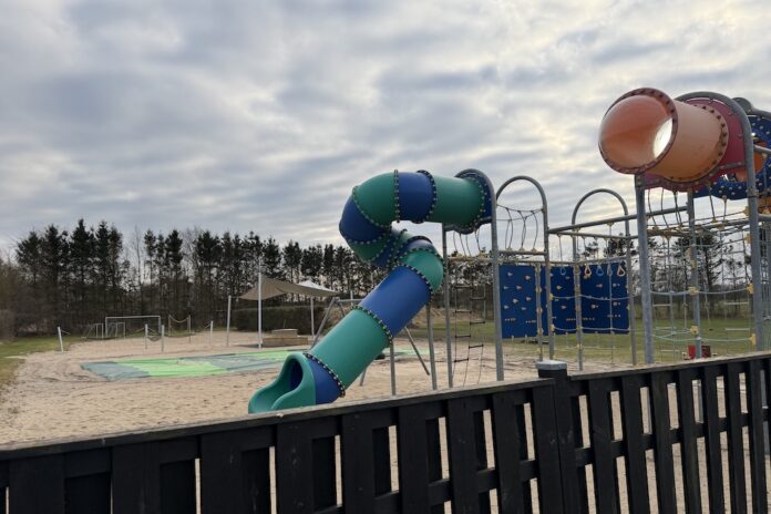 Ny legeplads på Øster Hurup Camping med børn og aktivitetsområder