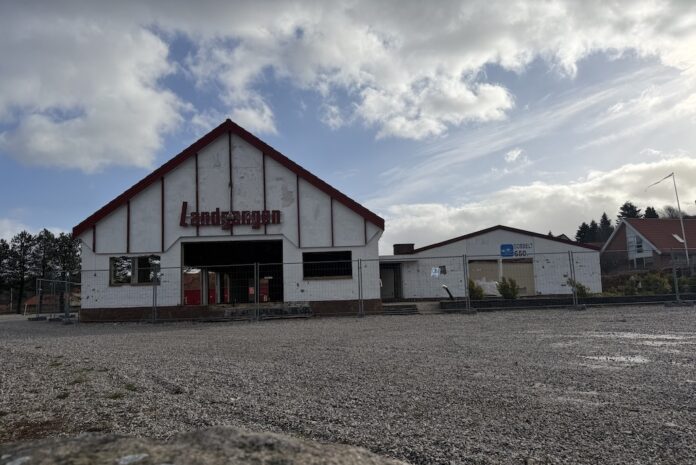 Nedrivning af Hotel og Restaurant Landgangen i Mariager hvor nyt boligområde opføres