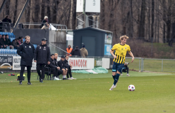 Hobro IK i kamp mod AaB hvor hjemmeholdet presser på trods af nederlag 0-1