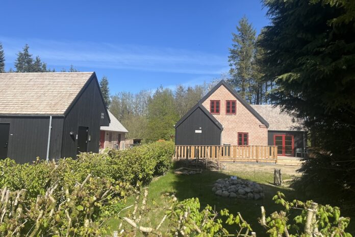 Sortemosehus ved Arden er under udvikling som naturcenter og hærvejsherberg for borgere og besøgende.