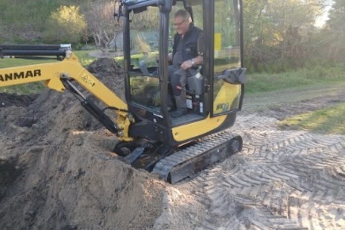 Lokale frivillige arbejder med naturprojekt ved Mejerisøen og Hannerup Bæk i Hannerup.