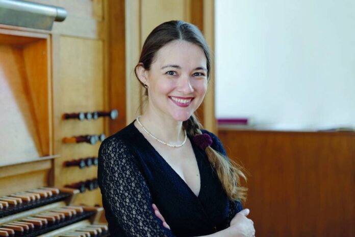 Organist Lidia Książkiewicz spiller årets sidste sommerkoncert i Mariager Kirke.