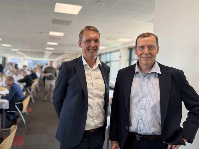 Carsten Brandt og Per Norup Olesen ved receptionen i Sparekassen Danmark i Hobro