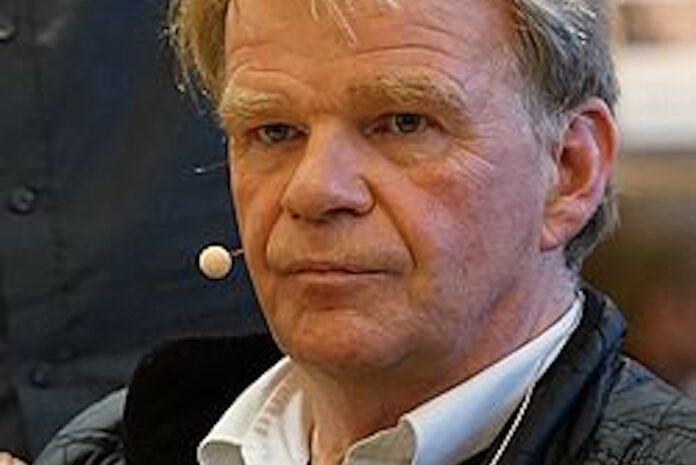 Einar Már Guðmundsson gæster Hadsund Kulturcenter og fortæller om sit forfatterskab
