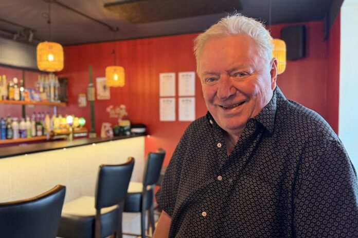 Kim Christiansen fylder 70 år og markerer fødselsdagen på Pub’en i Mariager