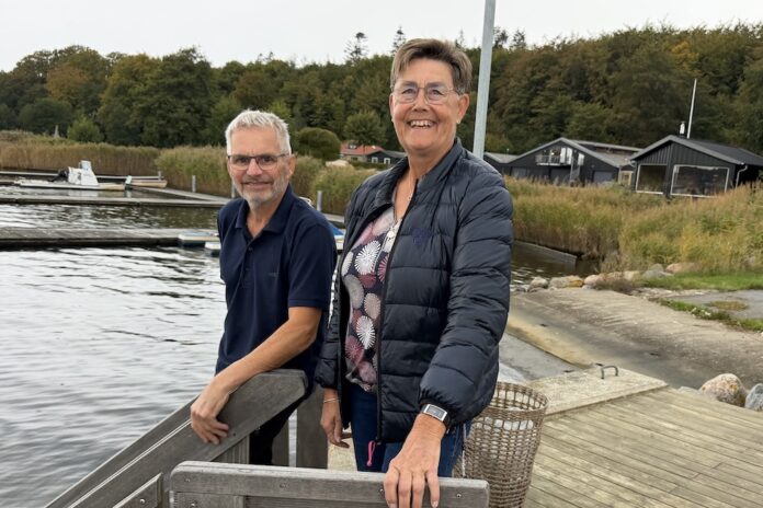 Vinterbadning i Hadsund ved Mariager Fjord, hvor Hadsund Vikingelaug samler medlemmer til kolde dukkerter og varme oplevelser i saunaen.