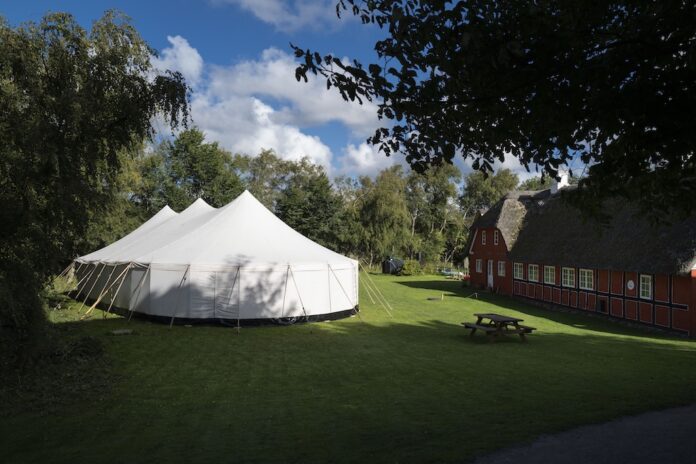 Nyt mastetelt ved Fyrkat skal bruges til teater, arrangementer og aktiviteter