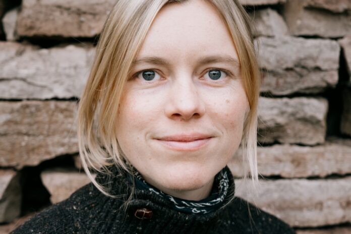 Frida Nielsine Bommenskjold Thomsen holder foredrag om nordisk byggeri i Hadsund