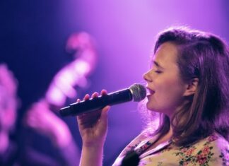 Jazzsangerinden Karmen Roivassepp gæster Salthallen på Blåkilde i Hobro med brasiliansk jazz. Foto: Pressebillede.